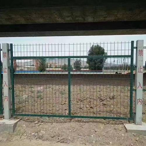 怎么挑选适配铁路沿线防护需求的铁路护栏网生产厂家